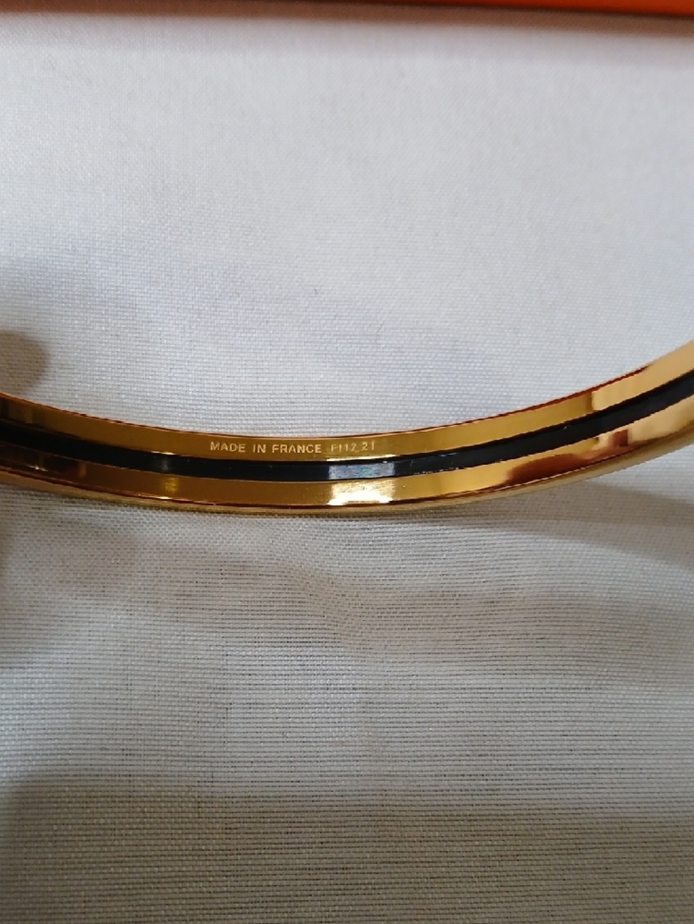 Hermès Gold and White Enamel Bangle Bracelet - Picture 2 of 4